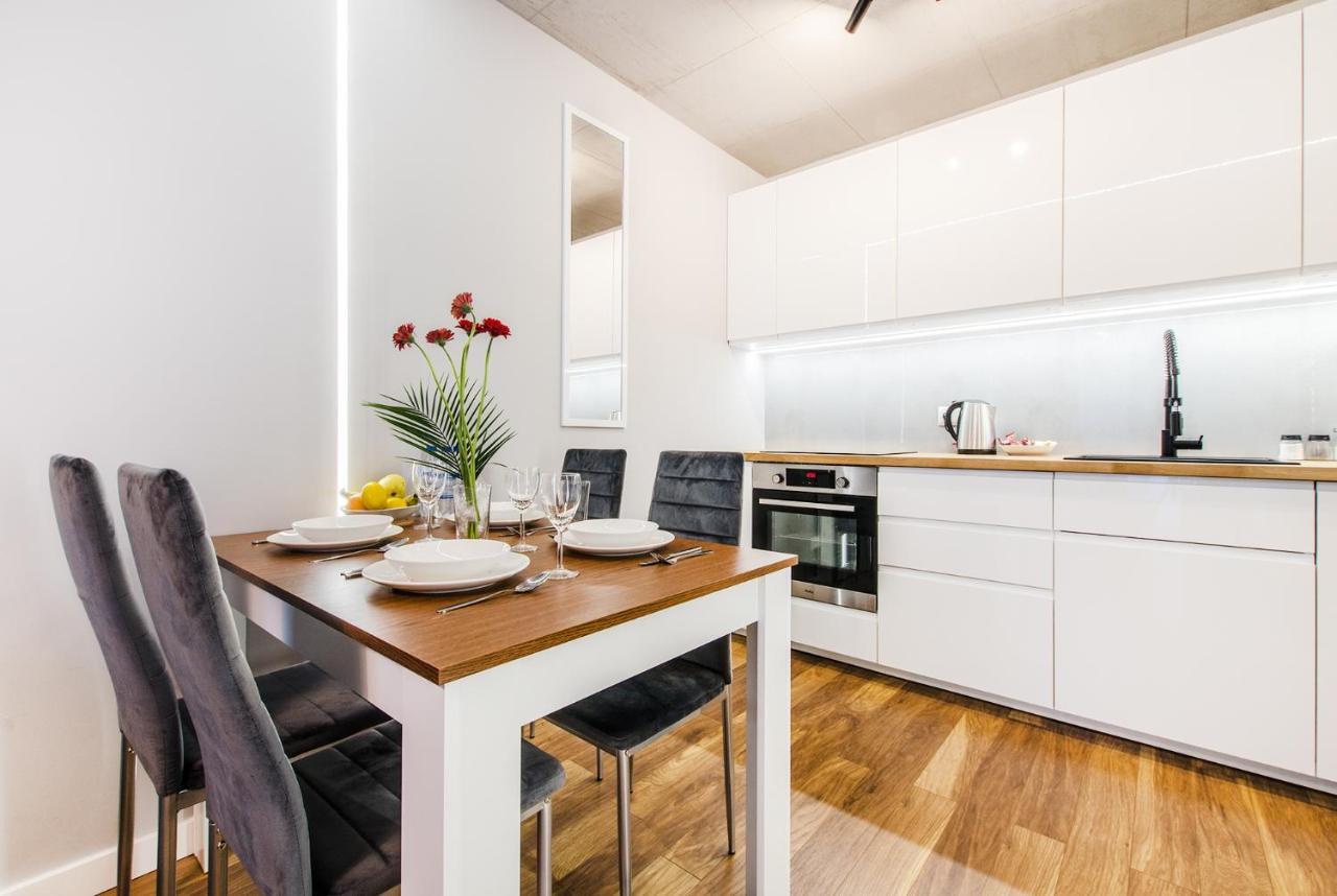 Smart Rental Management Apartments - City Center ヴロツワフ エクステリア 写真